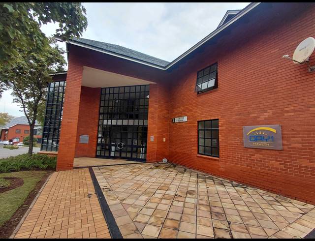 223M² OFFICE TO LET IN LYME PARK